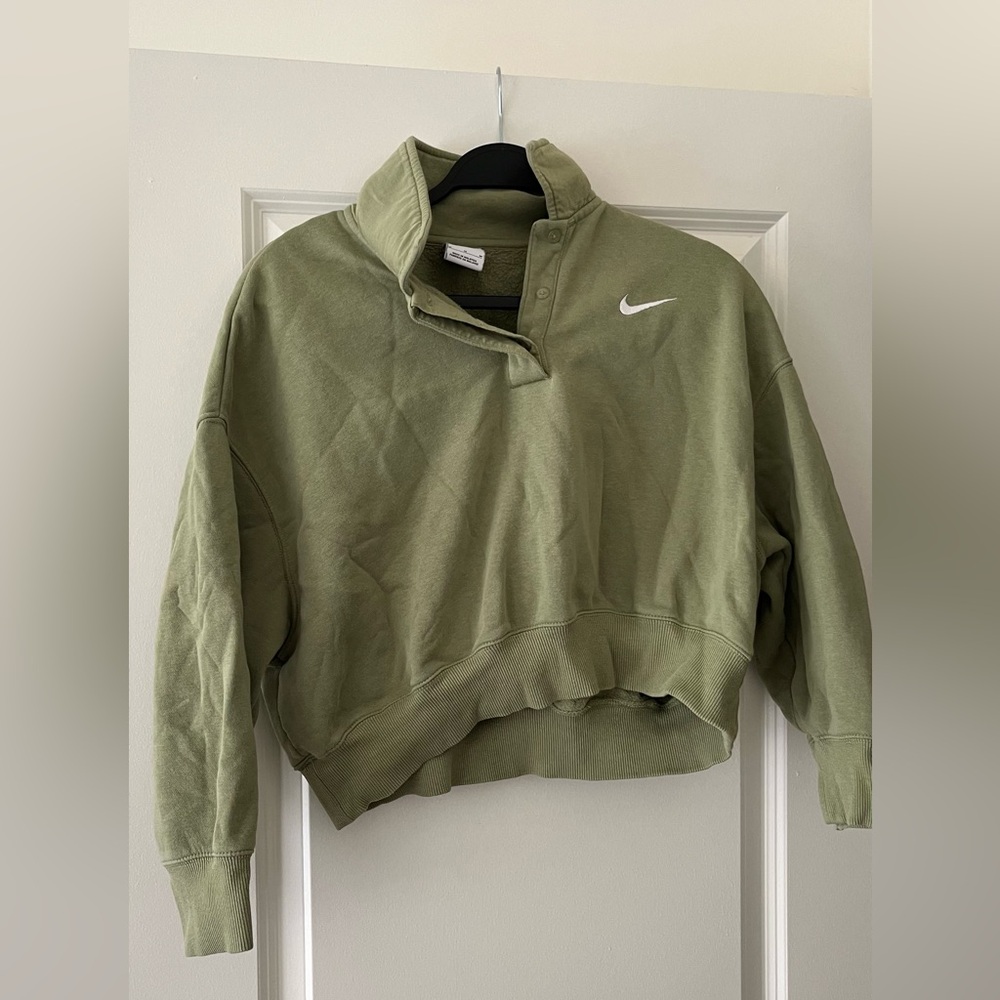 Nike Women's Green Pullover Set